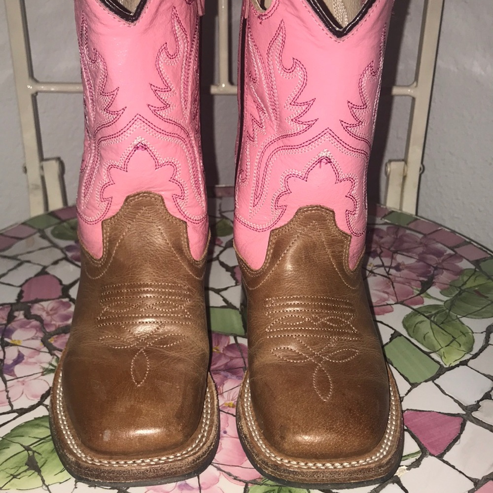 Brown/pink leather cowgirl boots.
